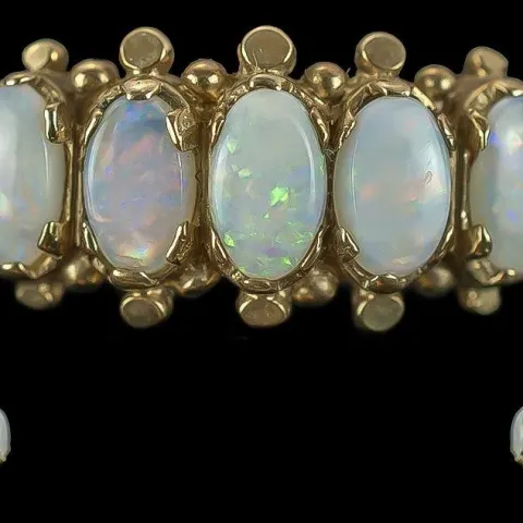 A Stunning Antique Period 9ct Gold & Opal Ring - Australian White Crystal Opal.