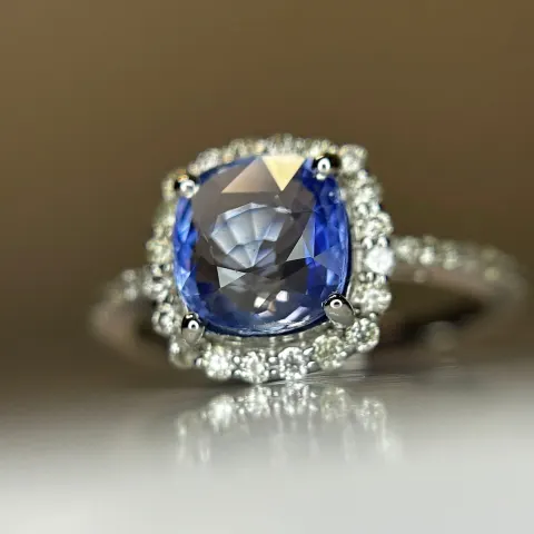 1.94 CT  Ceylon Cornflour Blue Sapphire  Diamonds & 18k Gold