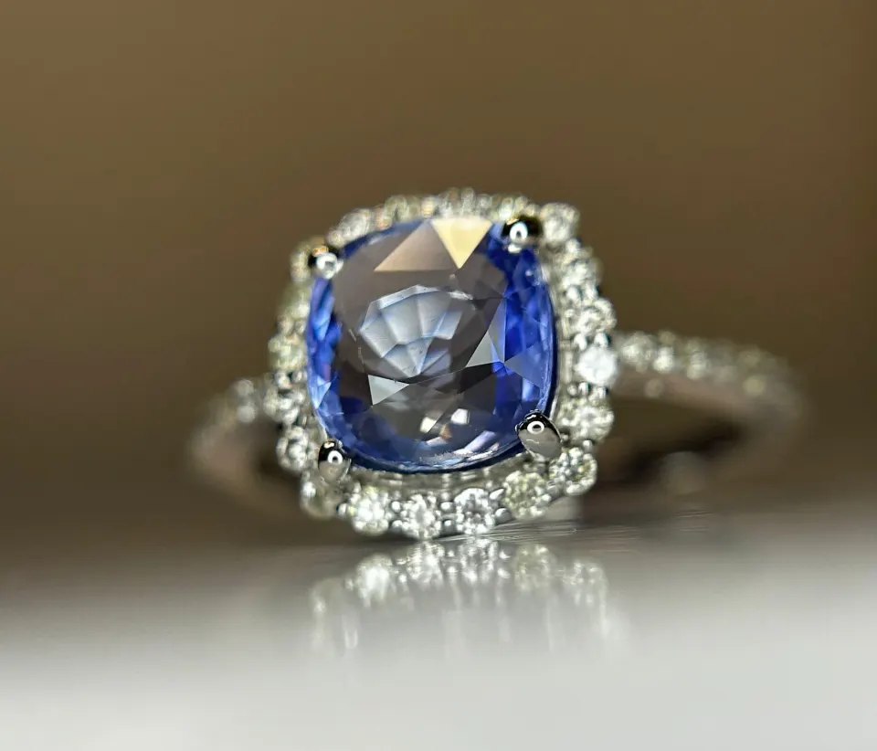1.94 CT  Ceylon Cornflour Blue Sapphire  Diamonds & 18k Gold