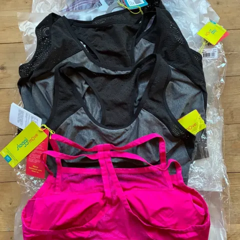 20 Sports Bras Including Sloggi Berlei