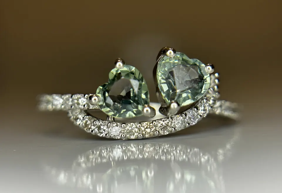 Beautiful 1.07 CT Bi-Colour Unheated Ceylon Sapphire Diamonds & 950 Platinum