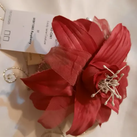 Hairpiece/fascinator with raspberry flower