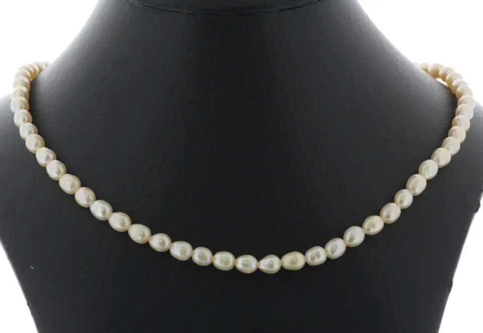 18 inch Freshwater Cultured 4.5 - 5.0mm Pearl Necklace With Brass Clasp