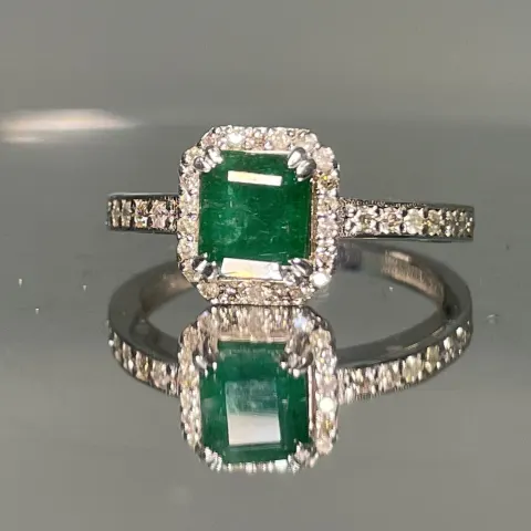 Beautiful Natural Emerald With Natural Diamonds & 18kGold
