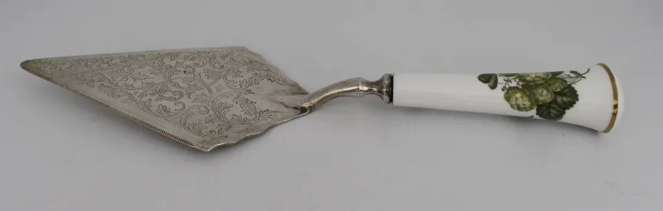 Royal Worcester Hop Pattern Cake Slice