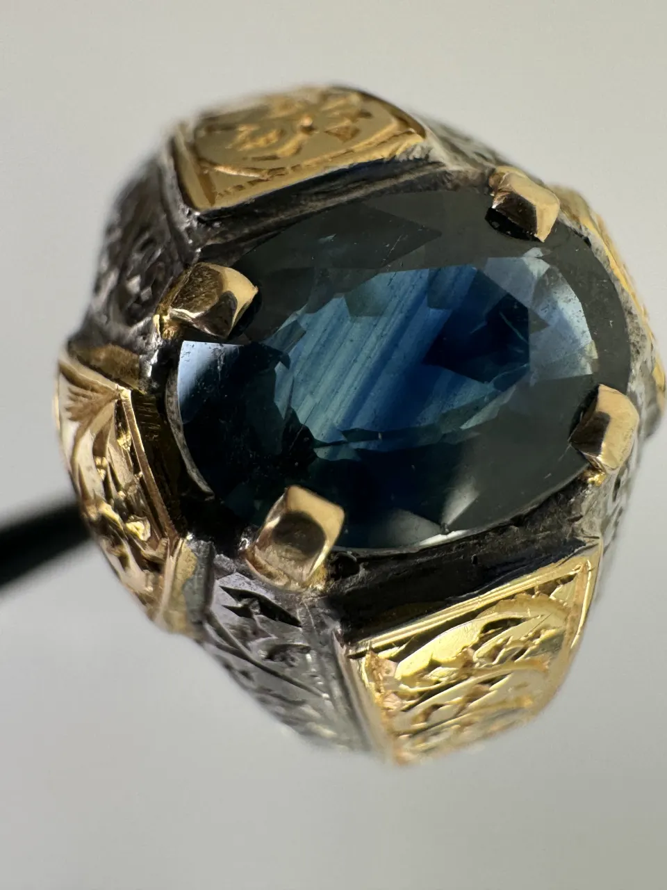 Gold and Silver Ring With Natural Sapphire 2.50ct