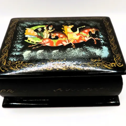 Vintage Russian Hand Painted Lacquer Box Artist Signed