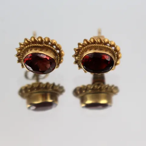 Vintage 9ct Gold Garnet Stud Earrings