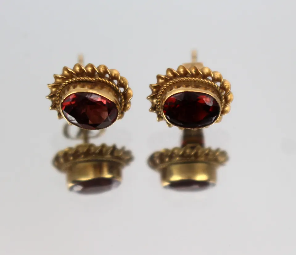 Vintage 9ct Gold Garnet Stud Earrings