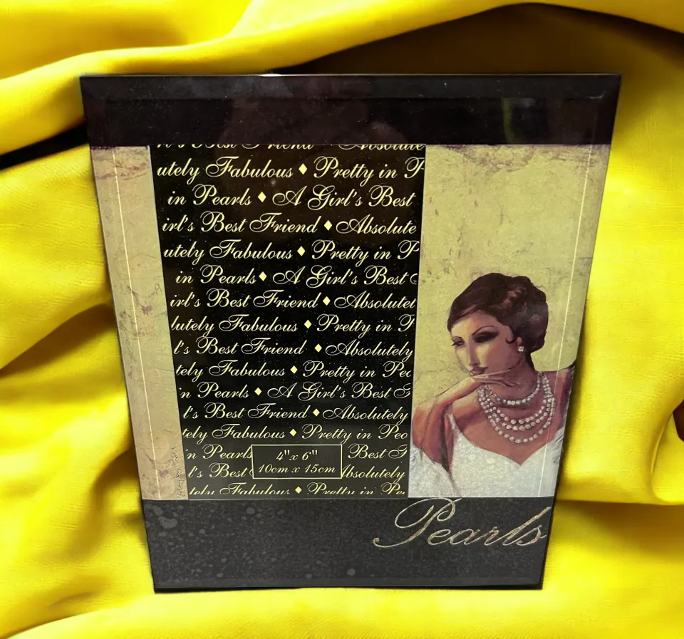 16 x Pearl Picture Frames