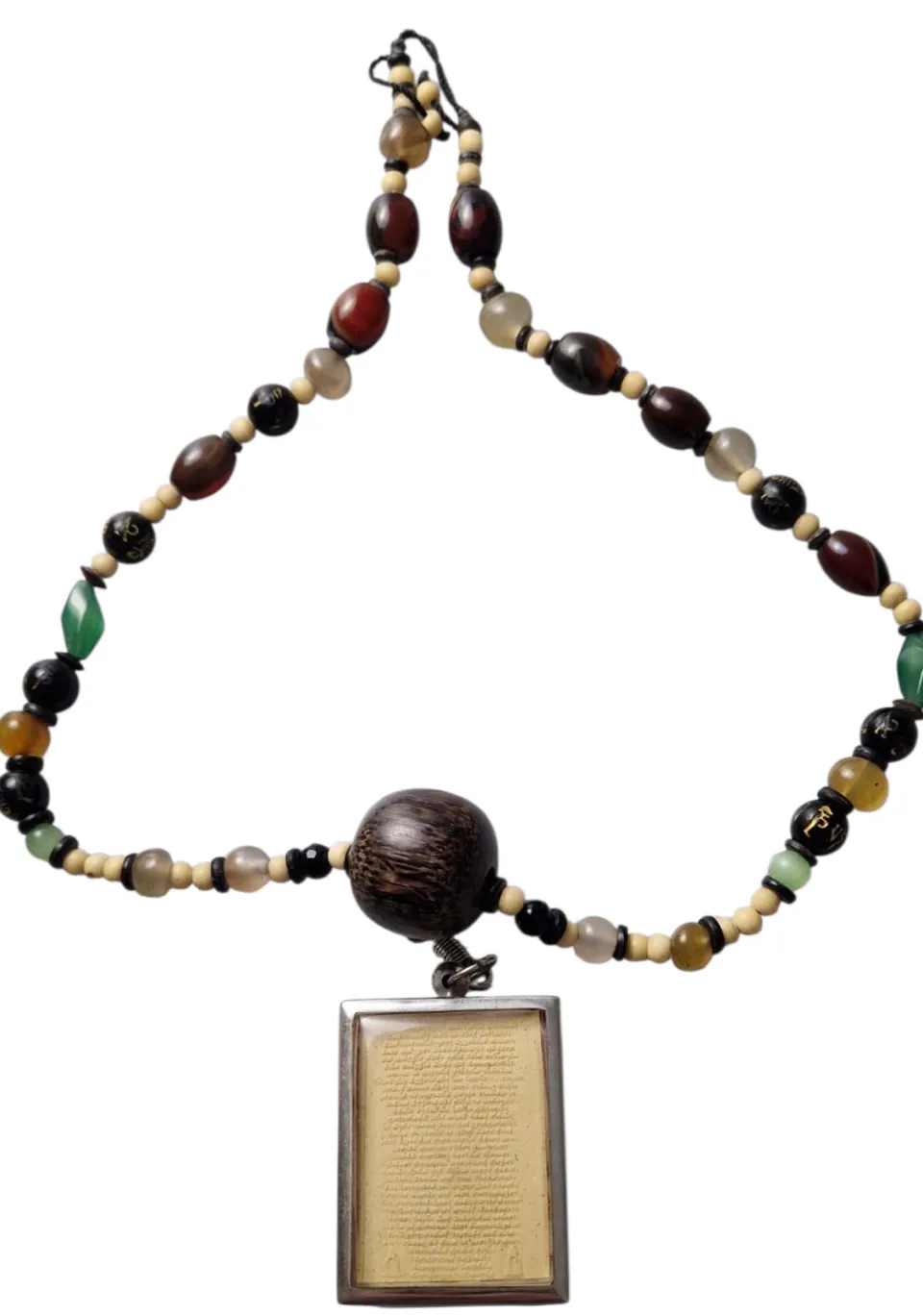 A Stunning Beaded Necklace With Natural Matching Agate Beads