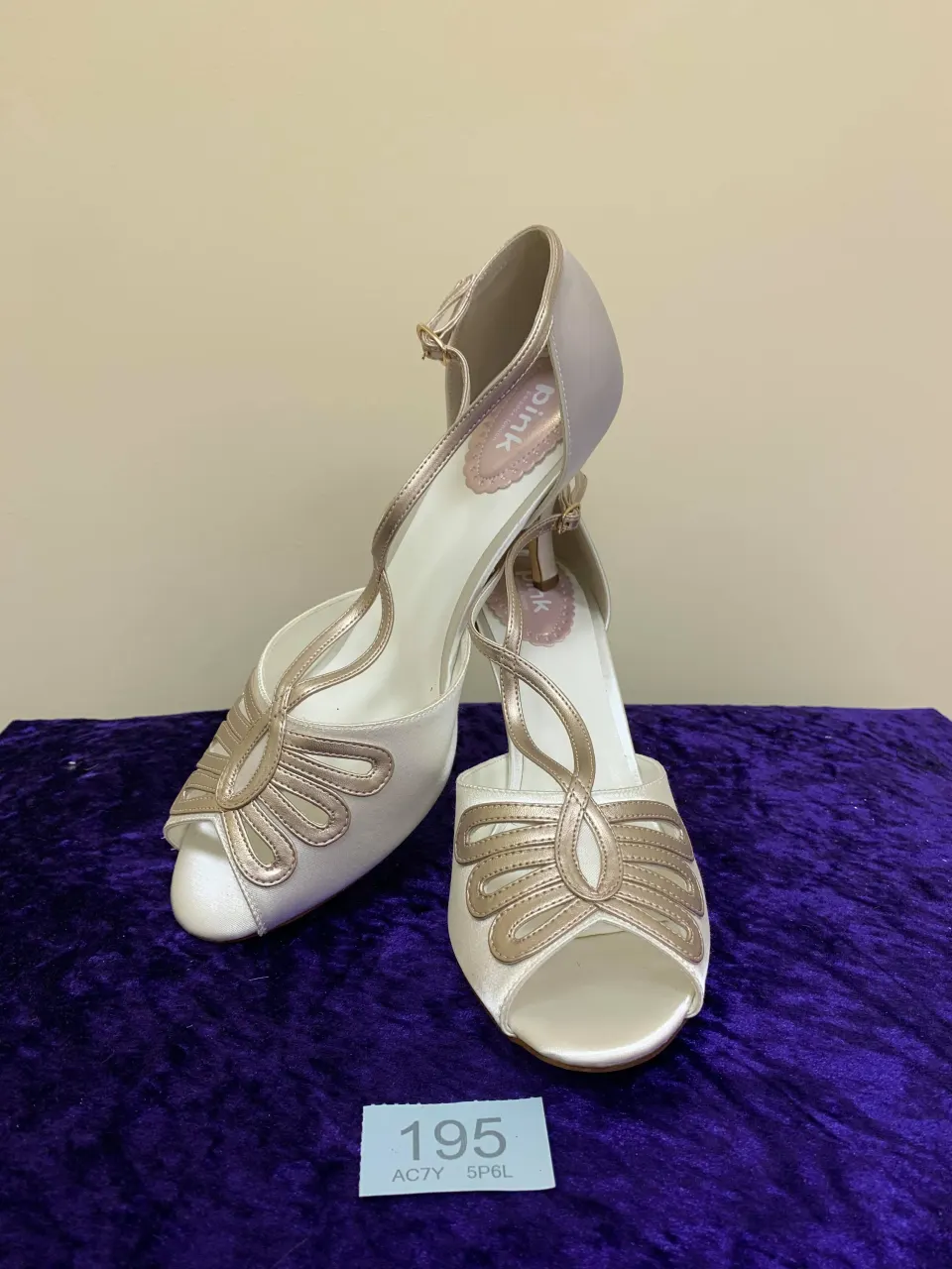 Designer shoes ivory/champagne in size 42.  Code 195