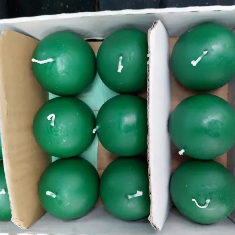 12 green ball candles.
