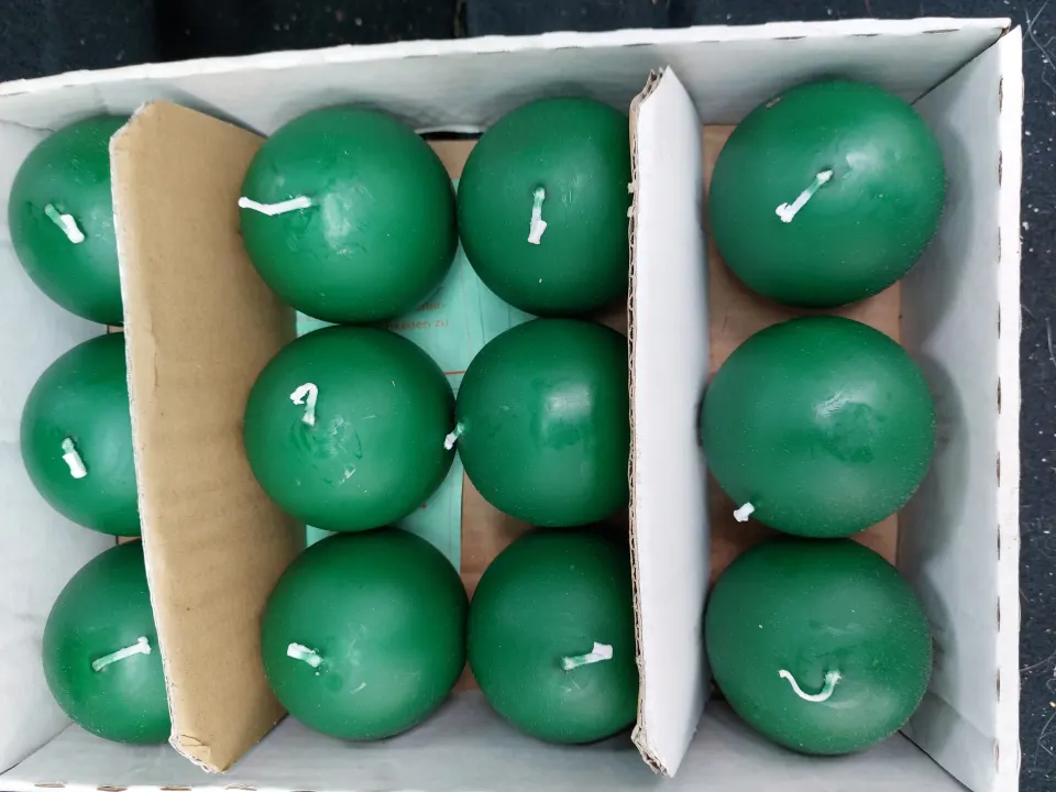 12 green ball candles.