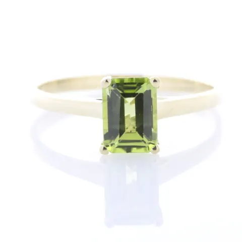 9ct Yellow Gold Single Stone Emerald Cut Peridot Ring 0.95 Carats