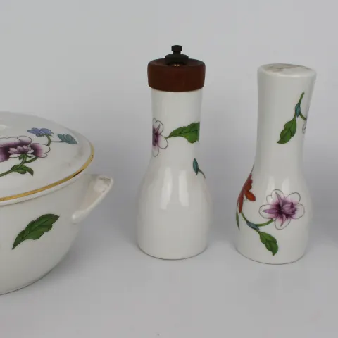 Collection of 4 Pieces of Royal Worcester Astley Pattern