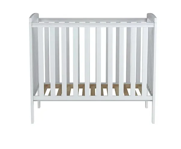 (61/7N) RRP £99. Rafferty Compact Cot White. Suitable For Mattress Size: (L100x W50x H10cm).