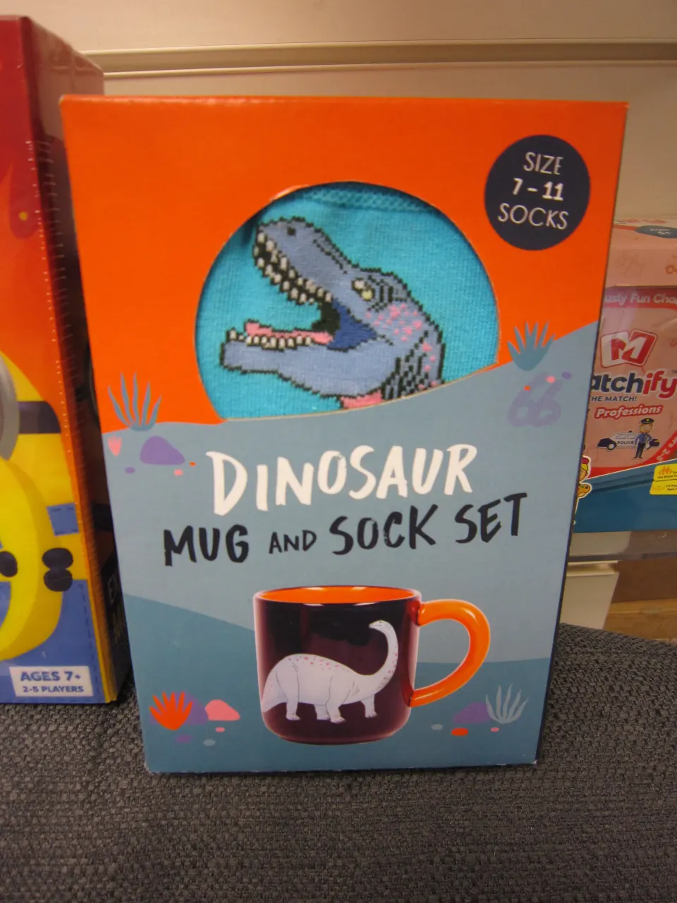 10pcs Dinousaur sock ( adults ) and Mug set brand new sealed