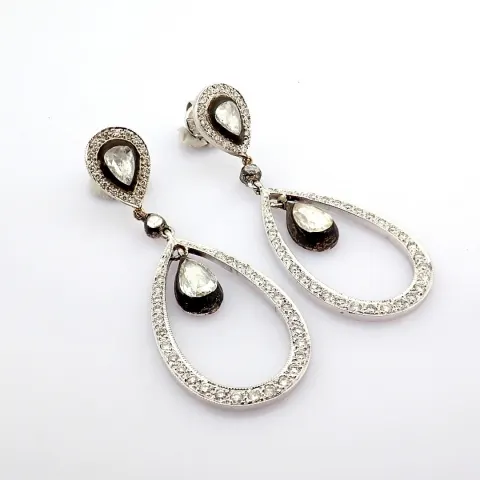 18K white gold earring swith fancy cut diamond on silver frame and brilliant diamonds and gold