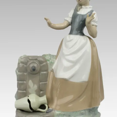 Nao by Lladro Figurine