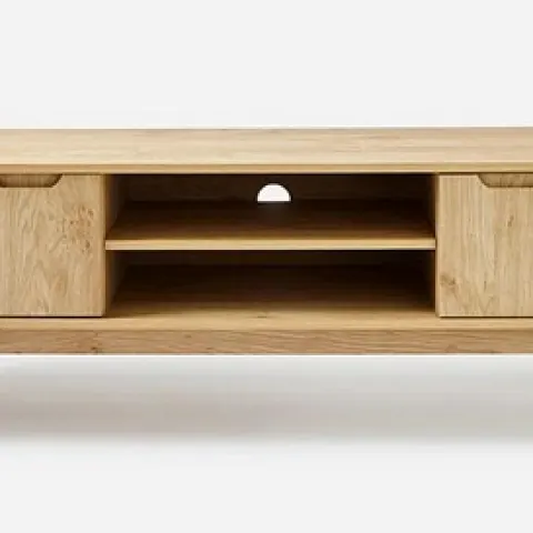 (9/P) RRP £129. Oslos TV Unit Oak Effect 2 Shelves 2 Cupboards. Dimensions (H45.5x W135x D39 cm). (