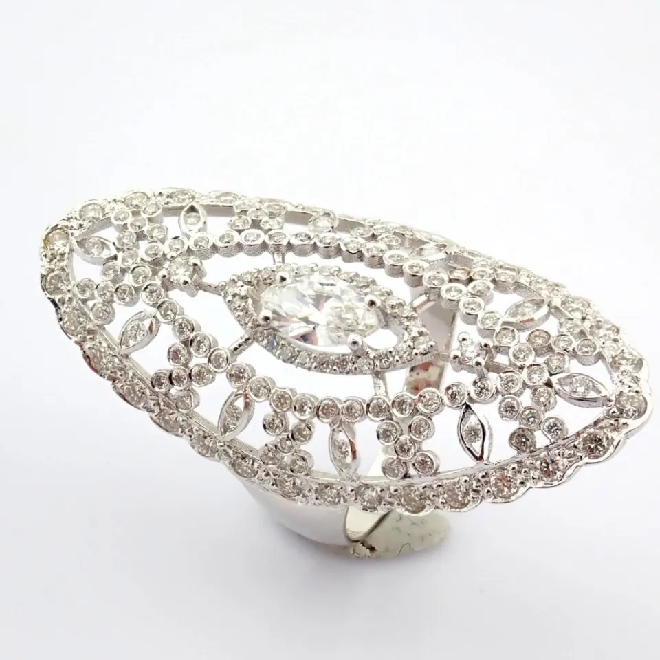 18K White Gold Ring Detailed With 1.86 Ct Brilliant Diamonds