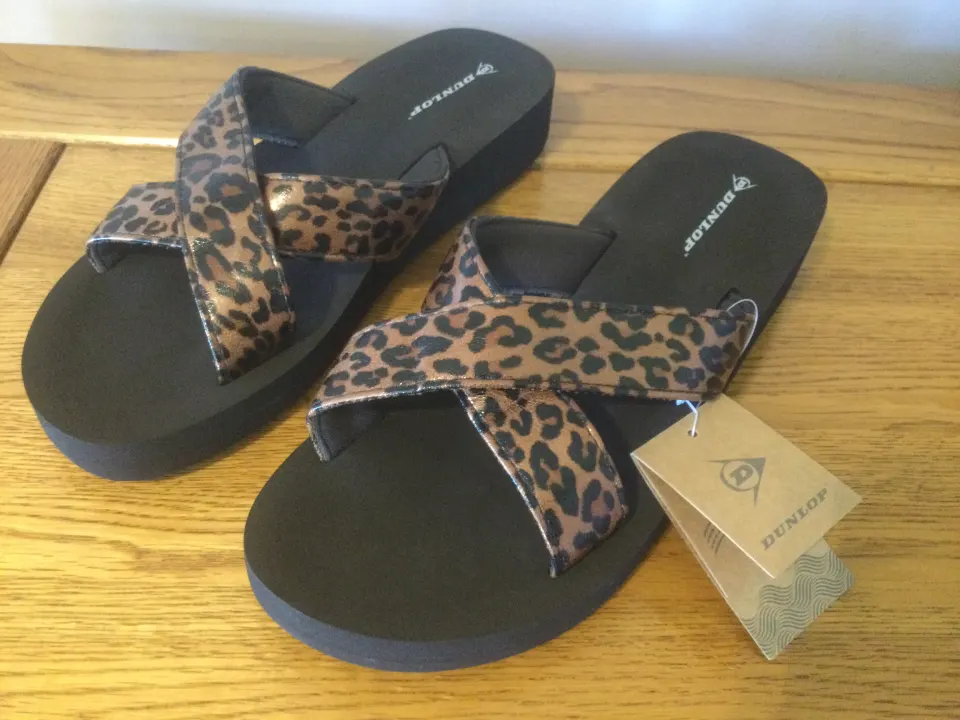 Dunlop “Leo” Ladies, Low Wedge , Flip Flop Sandals, Size 5, Chocolate Leopard - Brand New