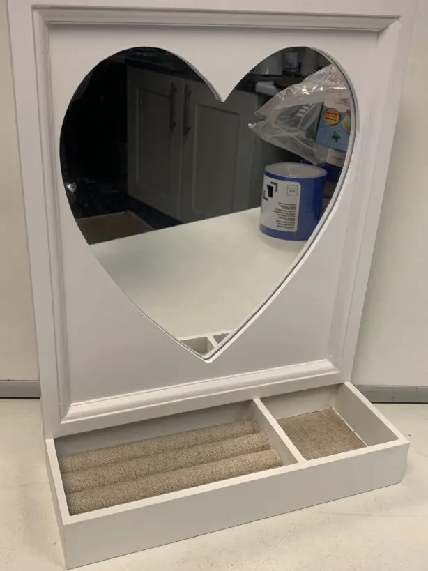 4 x White Wooden Heart Mirrors L10