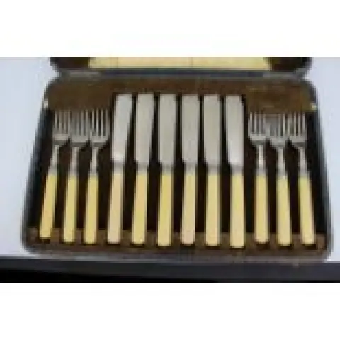 Vintage Cased Trimils Everwrite Fish Flatware