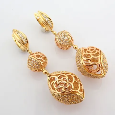 18K Rose Gold Earrings Detailed With Brilliant Diamonds