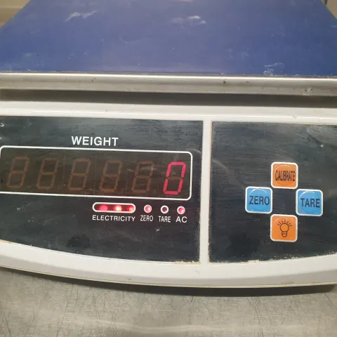 Digital Scales 30kgs maximum capacity.