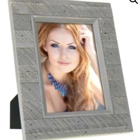 Rustic Wooden Photo Frame – Distressed Sage Green Finish (Fits 13 x 8 Inch Photos) RRP 19.99
