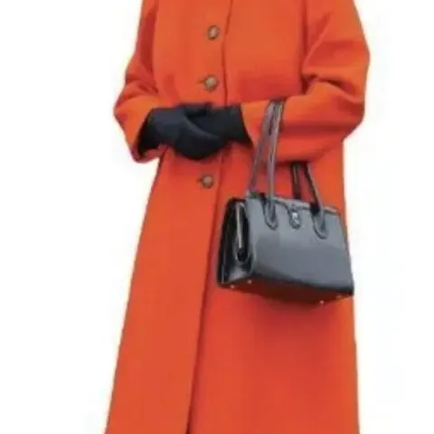 Queen Elizabeth II (Red) Life Size Celebrity Cardboard Cutout Standee. RRP £50 - GRADE A