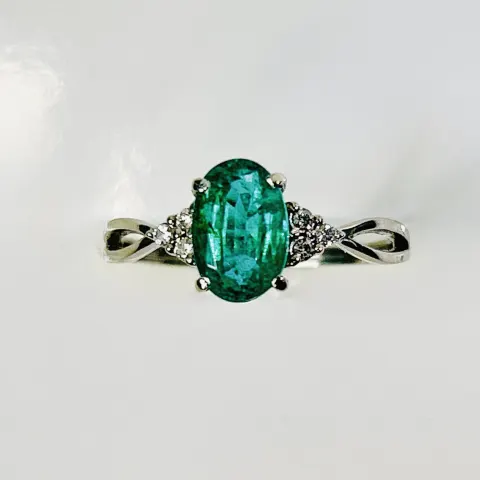 Beautiful Natural Emerald Ring With Natural Diamonds & Platinum 950