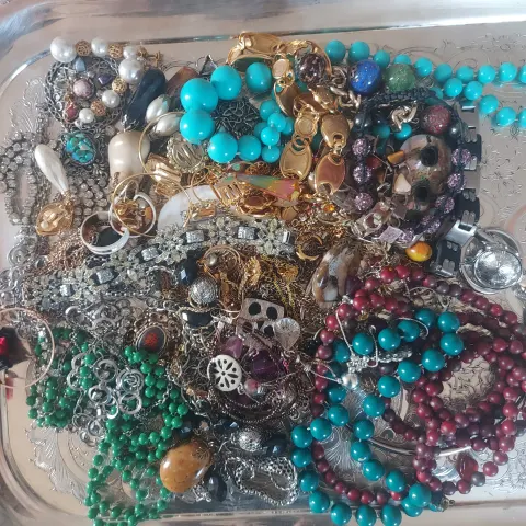Vintage & Modern Jewellry