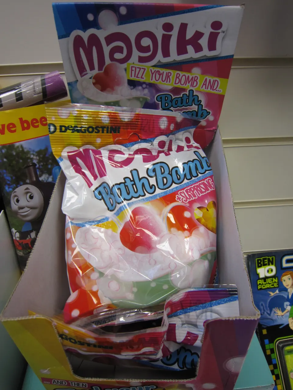 500pcs Brand new Bath Bombs with Gem inside - rrp £3.99 each - 100 pcs in lot in display units