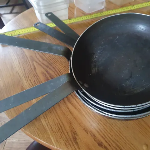 5 medium sized non stick pans