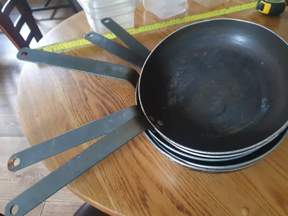 5 medium sized non stick pans