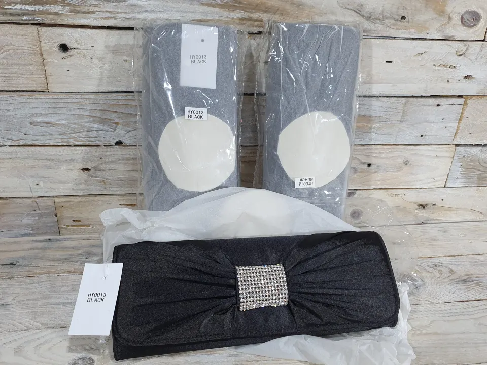 2 x Weighted Picnic Blankets. Size 1.5m x 2m. Fold up into a bag shape with carry handle.  Rrp £29