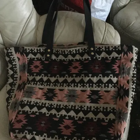 Designer Iris Large Aztec Weekend Shoulder bag. Leather Handles and Gold Stud