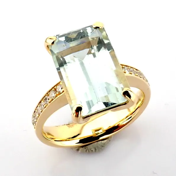 14K Yellow Gold Ring Detailed With Aquamarine, Brilliant Diamonds