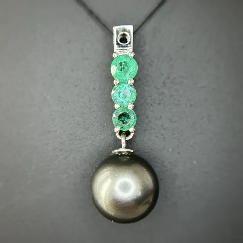 Beautiful 9.25CT Natural Tahitian Pearl With Emerald & 950 Platinum Pendant