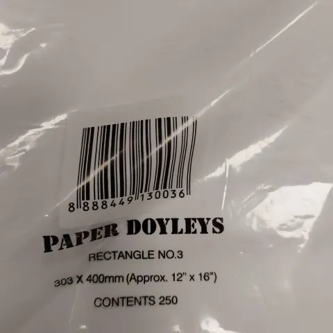 Doylies, rectangle and round, mixed
