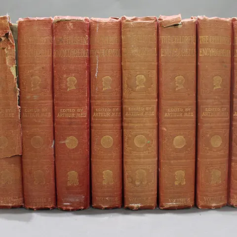 The Children's Encyclopaedia Edited by Arthur Mee 8 Volumes