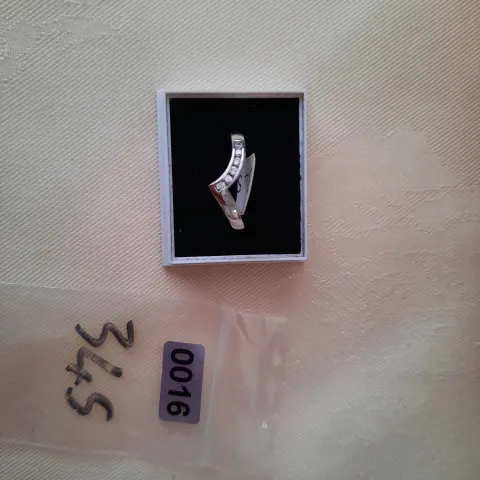 Rhodium plated set high quality CZ fancy wishbone shaped wedding/dress ring Size O RRP £89 016/345