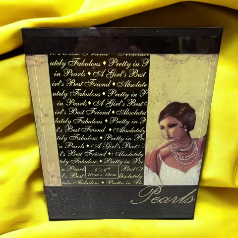 16 x Pearl Picture Frames