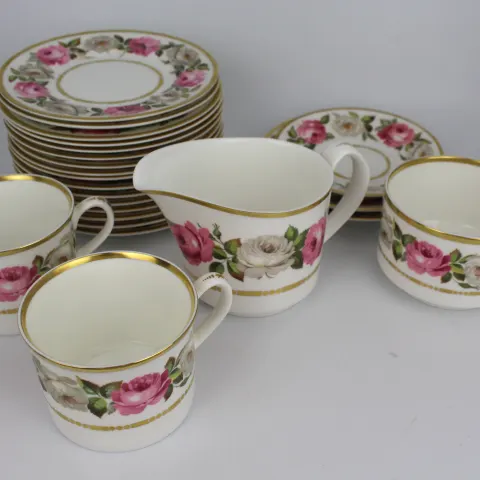 23 Pieces of Royal Worcester Royal Garden Pattern