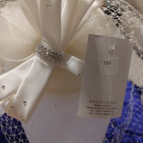Fascinator ivory with veiling