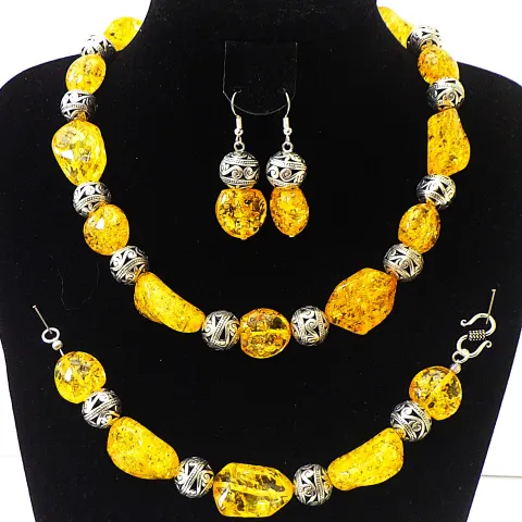 A Substantial Amber Resin Necklace, Bracelet & Earrings Set
