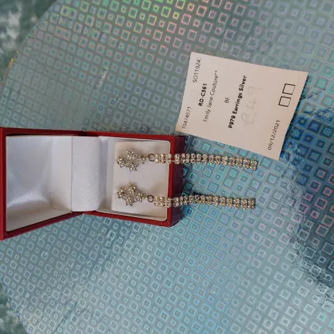 Gorgeous Pair of Earrings From Richard Designs